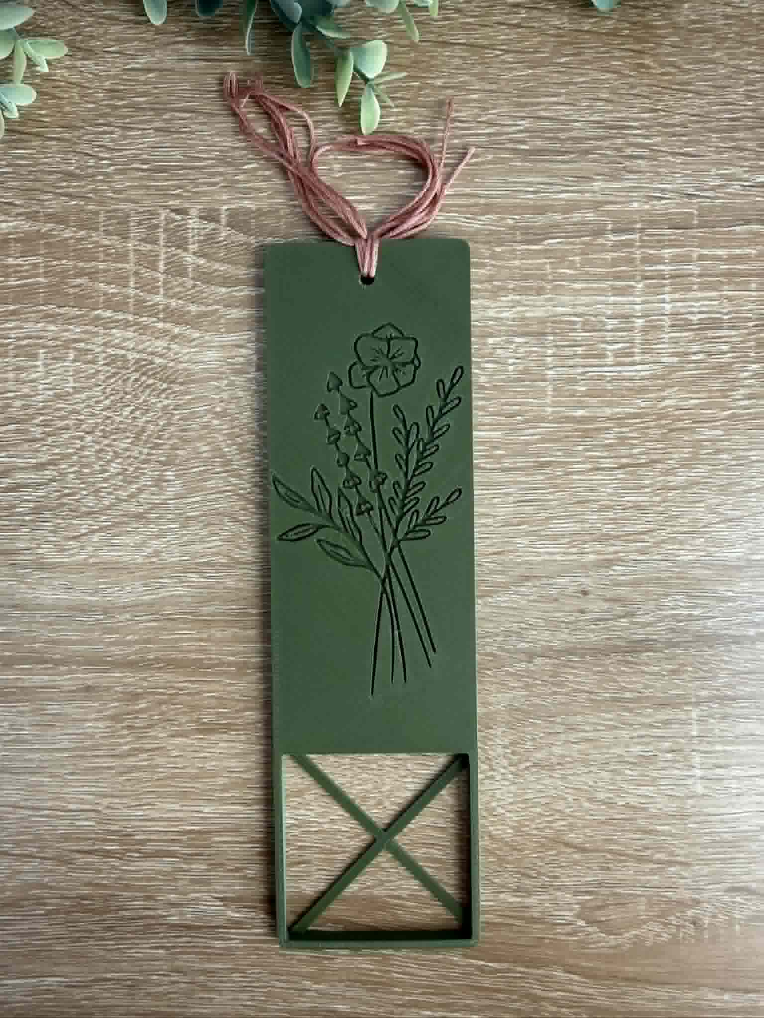 Floral Bouquet Bookmark - Magnet at the Bottom - Image 3
