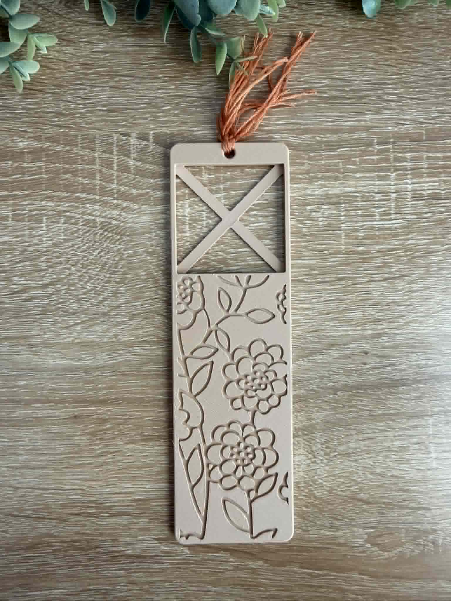 Floral Bookmark - Magnet at the Top - Image 4